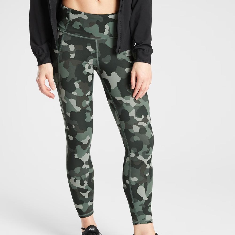 Athleta Lightning Camo 7/8 Tights Leggings